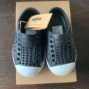 Native shoes size 5 NWT